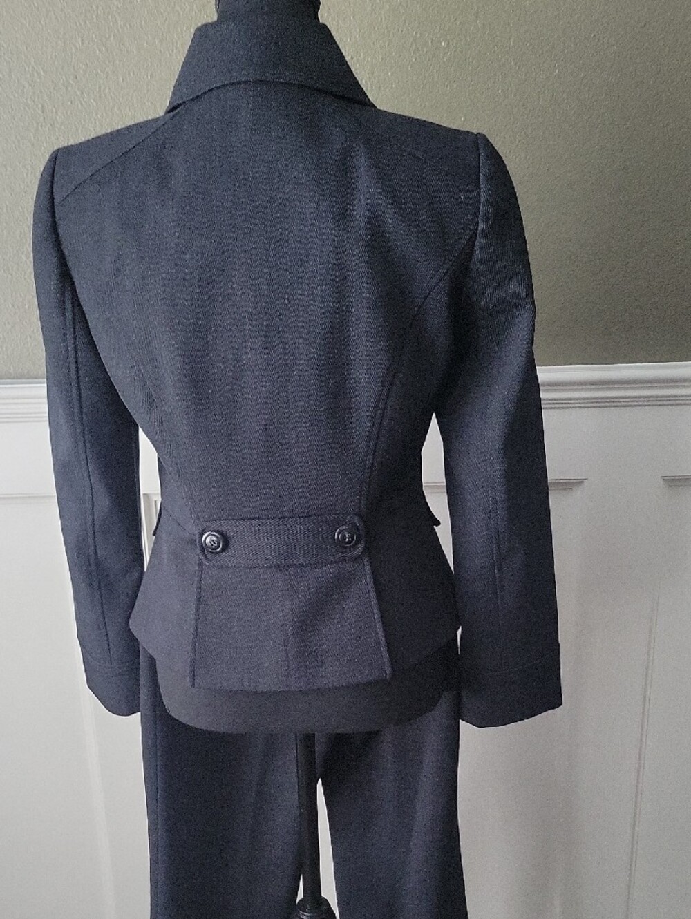 Tailored Black Women's Wide-Leg Pantsuit with Peplum Jacket - Picture 4 of 5